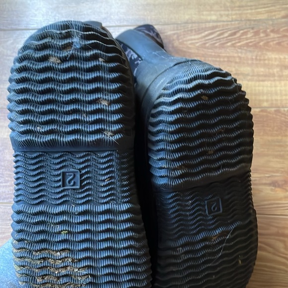 Joe fresh size 2 neoprene boots - Picture 9 of 10